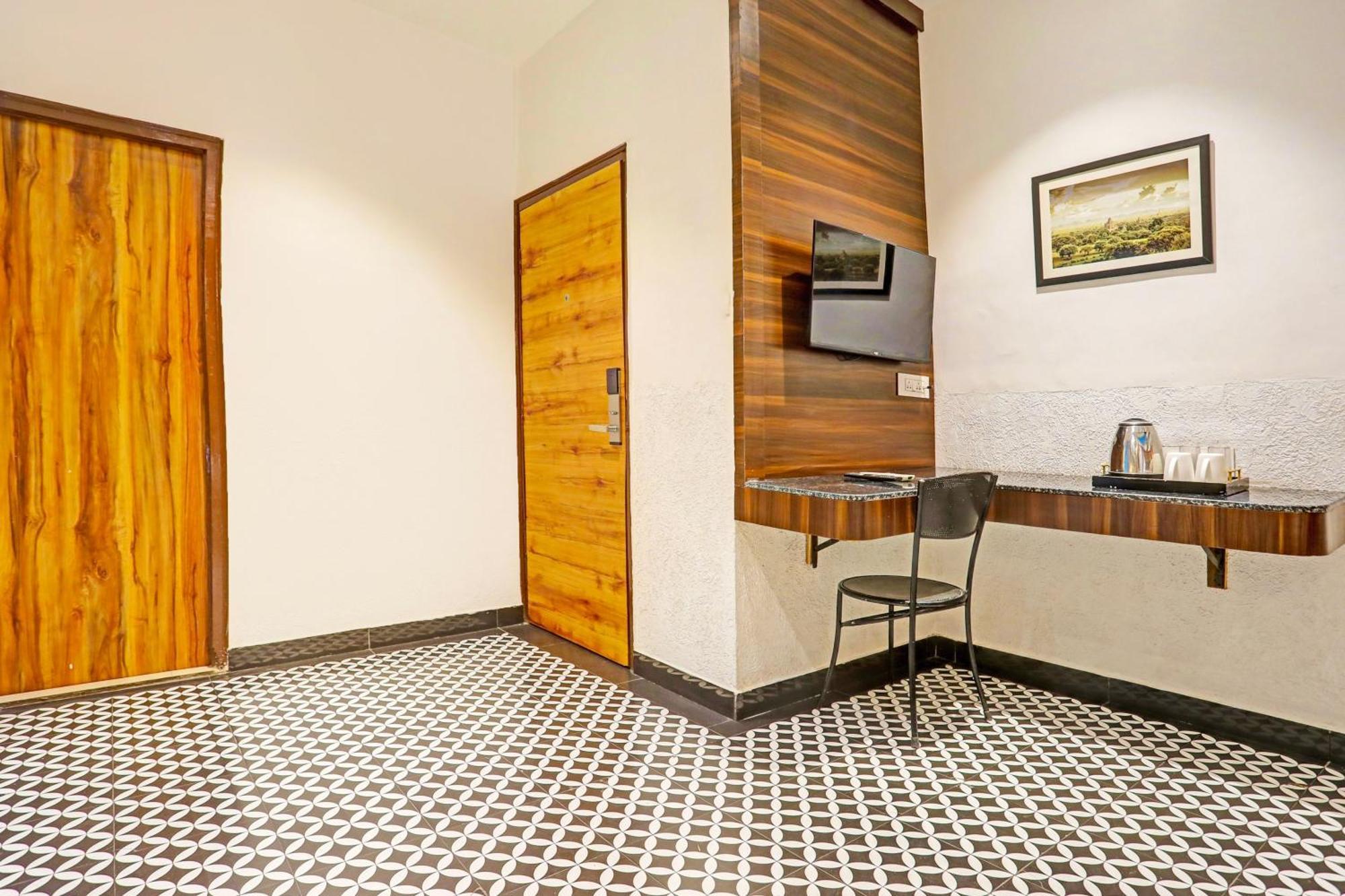 Super Townhouse Cantonment Varanasi Formerly Sarin Inn Εξωτερικό φωτογραφία