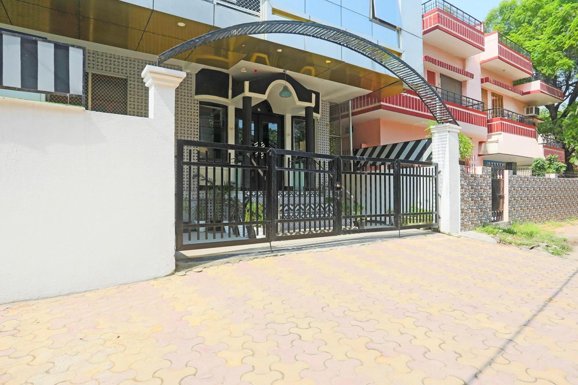 Super Townhouse Cantonment Varanasi Formerly Sarin Inn Εξωτερικό φωτογραφία