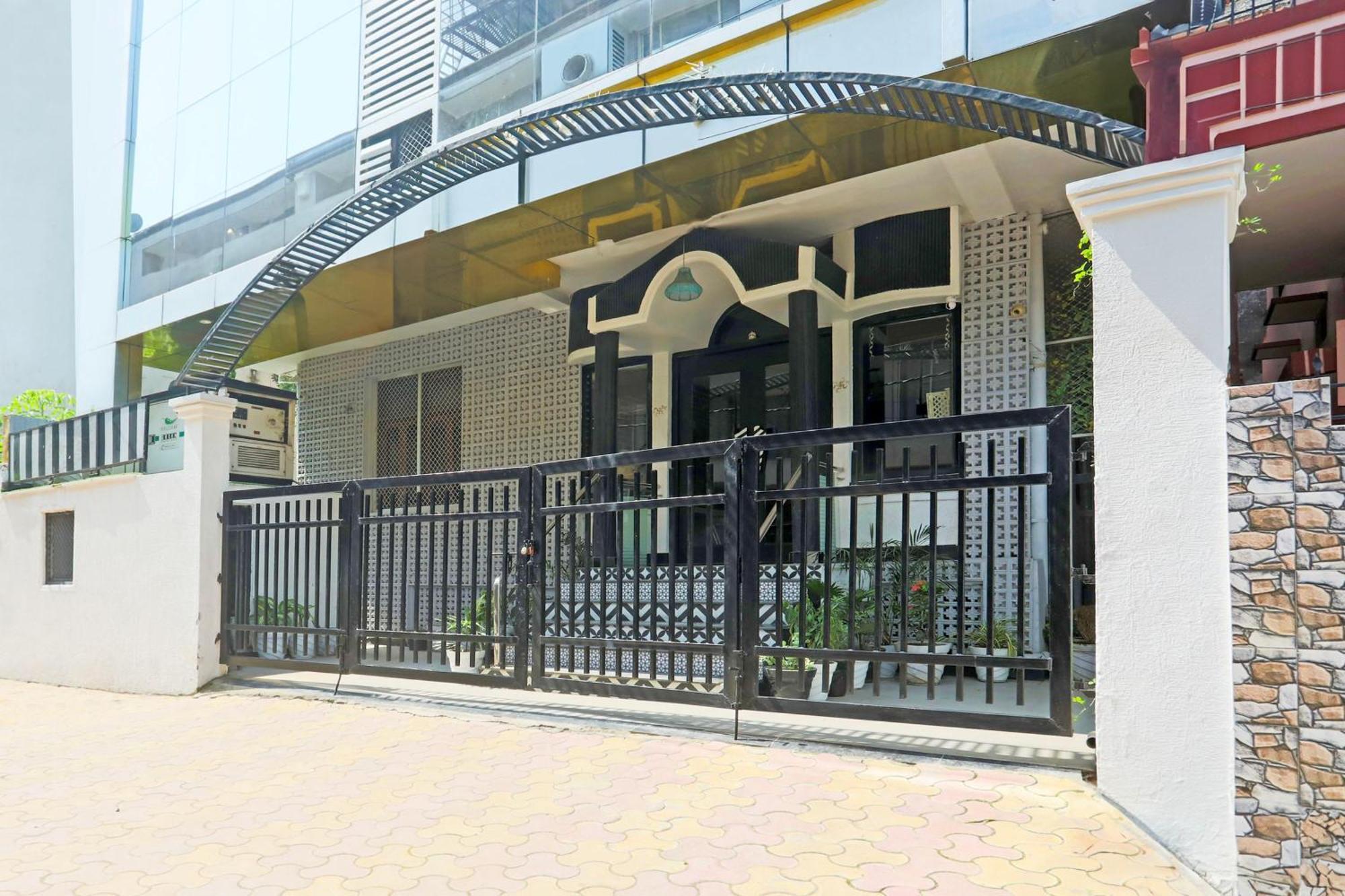 Super Townhouse Cantonment Varanasi Formerly Sarin Inn Εξωτερικό φωτογραφία