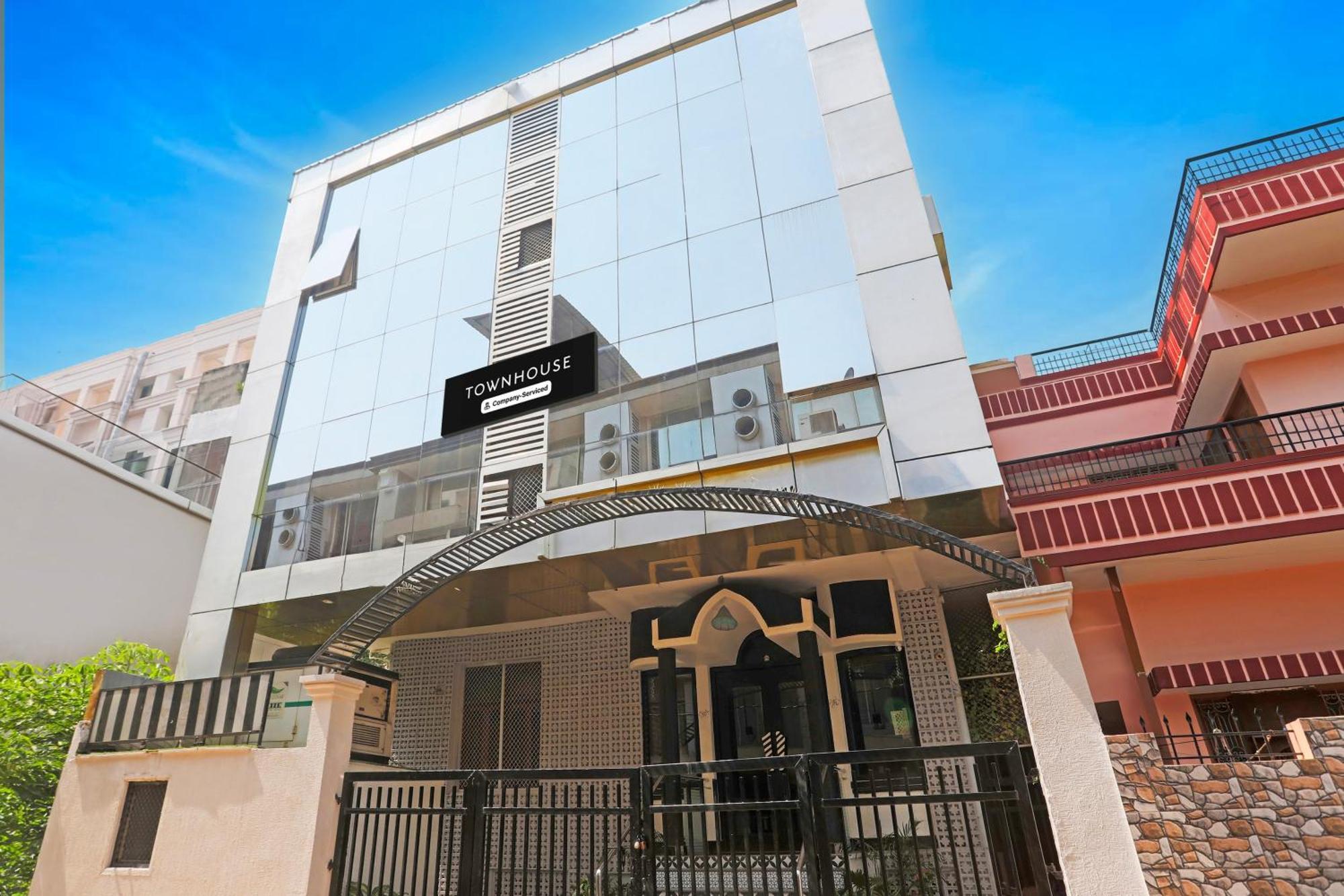 Super Townhouse Cantonment Varanasi Formerly Sarin Inn Εξωτερικό φωτογραφία