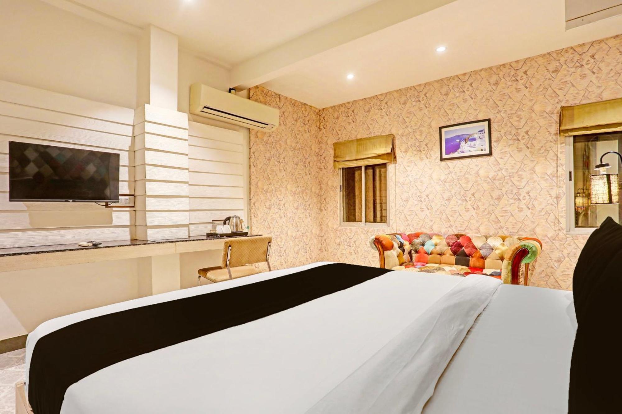 Super Townhouse Cantonment Varanasi Formerly Sarin Inn Εξωτερικό φωτογραφία